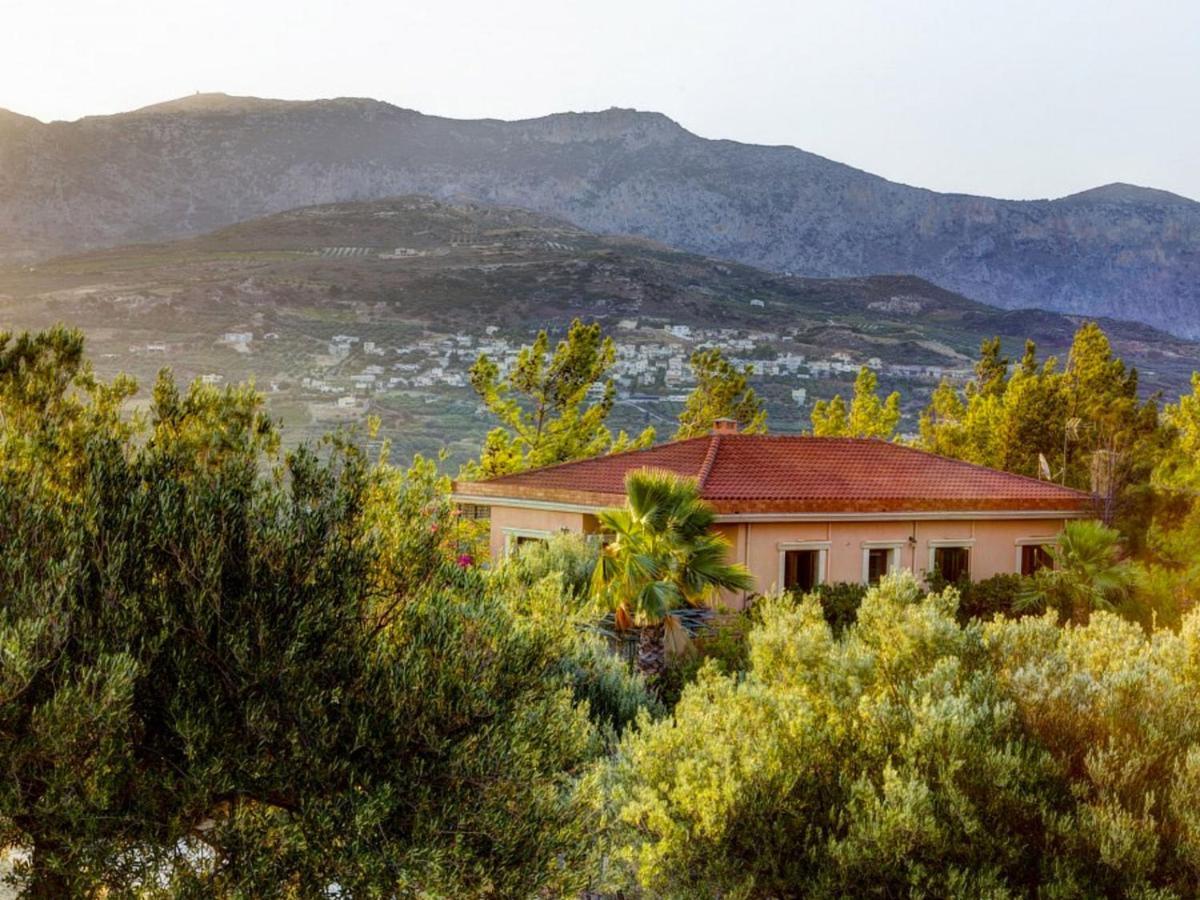 Sprawling Vlilla In Malades Villa Agios Sillas Ruang foto