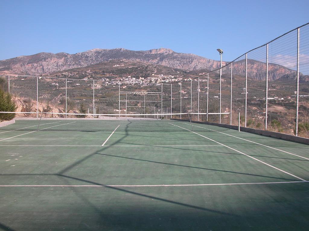 Sprawling Vlilla In Malades Villa Agios Sillas Bagian luar foto